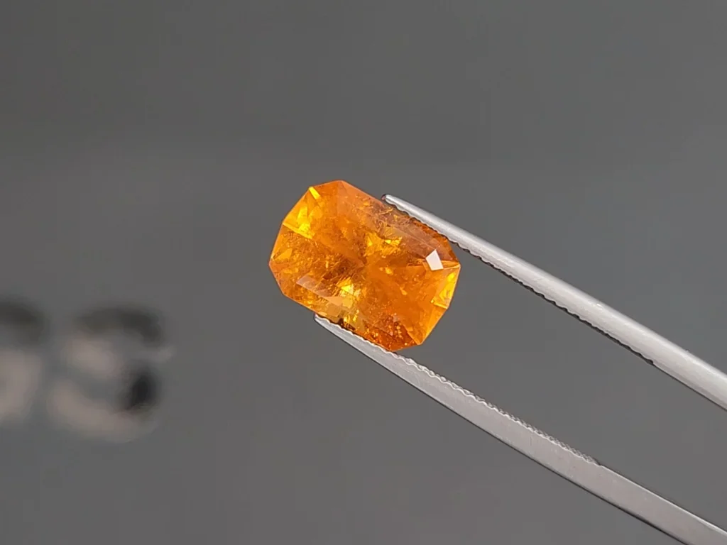 Garnet spessartine cushion cut 6.17carats, Srilanka - Image 4